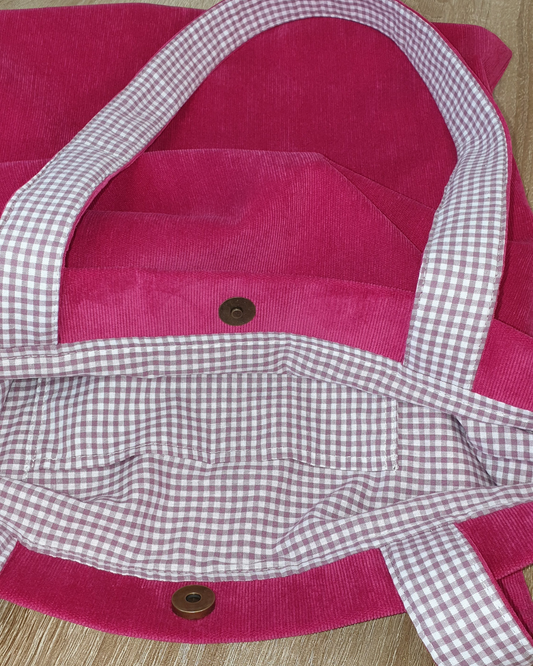 Bolso tote SAVAGE LINE de pana fucsia con asas y forro interior de cuadros vichy y cierre de botón magnético
