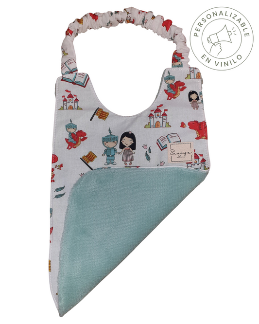 Babero Montessori SAVAGE LINE de algodón orgánico con estampado de castillos y reverso de rizo de bambú verde menta.