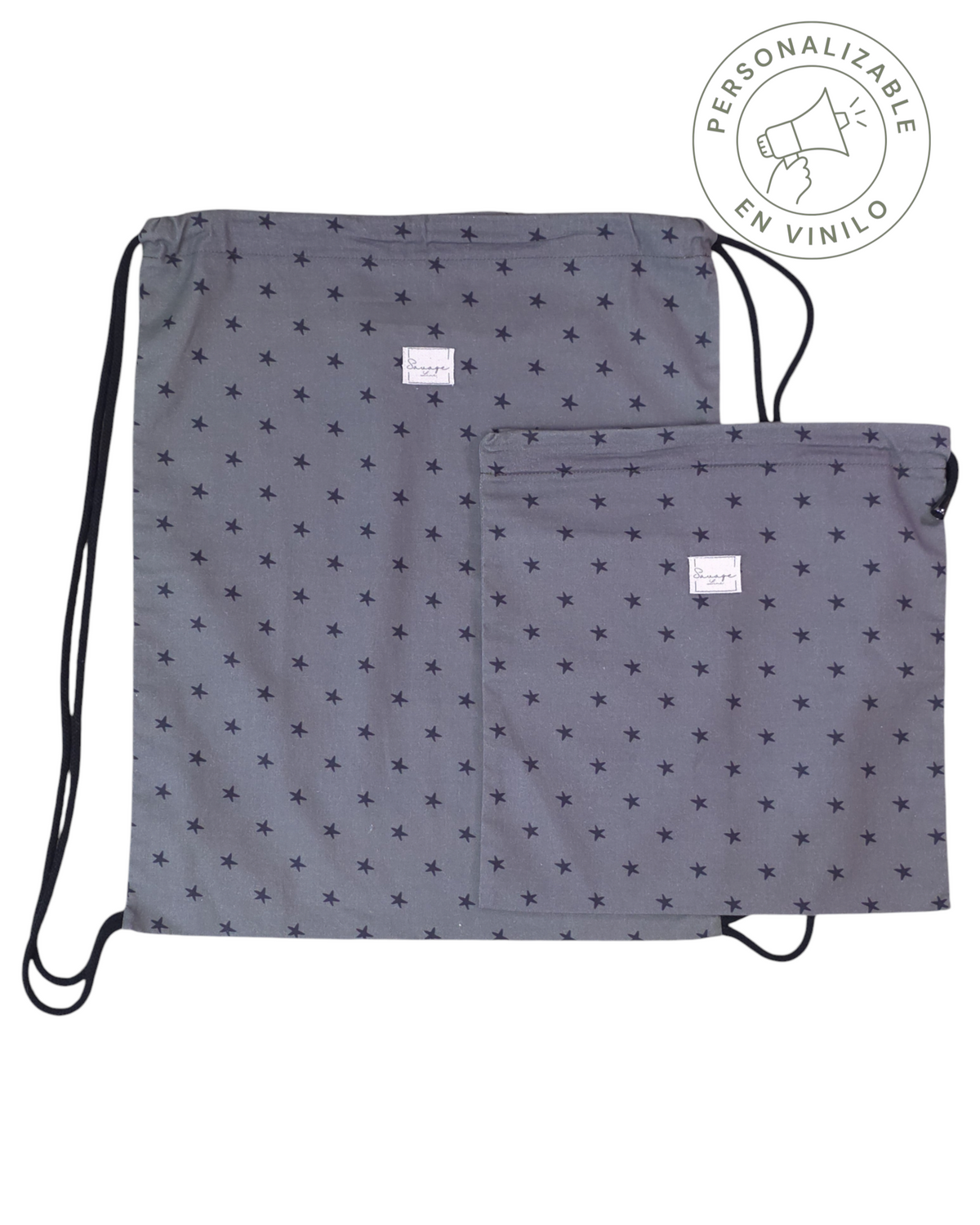 Dúo de mochila y bolsa multiusos SAVAGE LINE en algodón verde con estampado de estrellas negras y cierre de cordón.