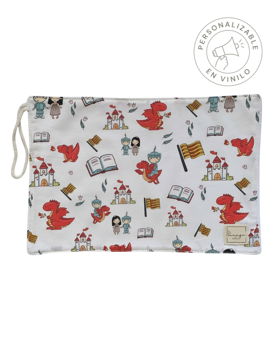 Toalla escolar SAVAGE LINE de algodón y rizo de bambú con estampado de dragones, castillos y caballeros medievales.