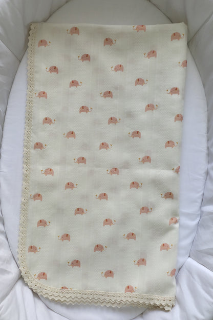 Muselina con puntilla "ELEFANTE ROSA"