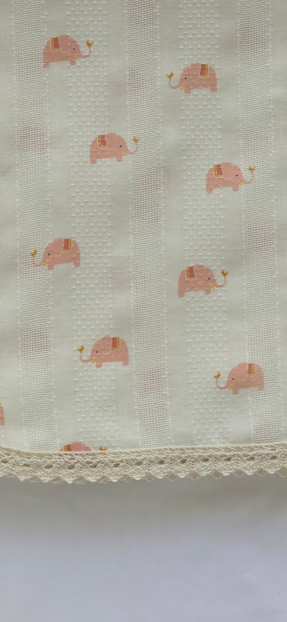 Muselina con puntilla "ELEFANTE ROSA"