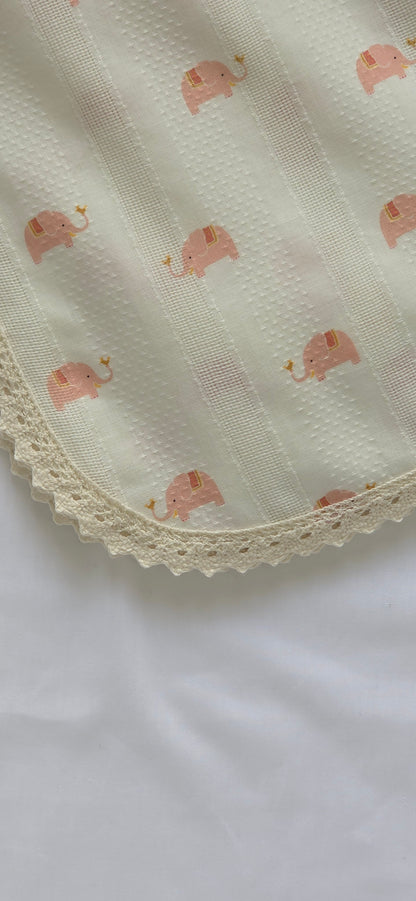 Muselina con puntilla "ELEFANTE ROSA"