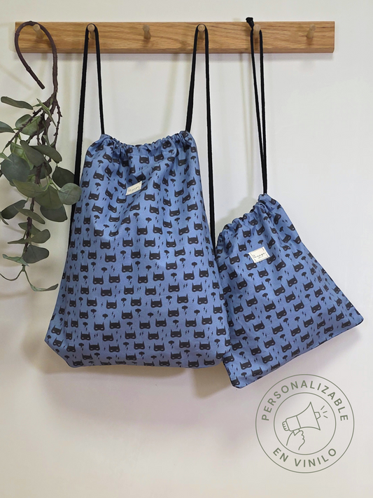 Dúo de mochilas SAVAGE LINE con estampado de Batman en azul y negro, hechas de algodón con forro impermeable.
