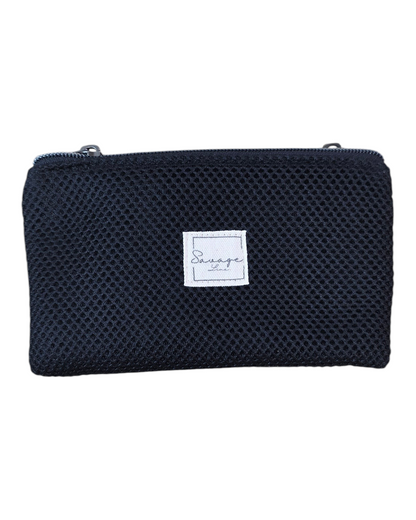 Monedero doble SAVAGE LINE negro con exterior de malla 3D y etiqueta de marca, ideal para organizar tarjetas y monedas