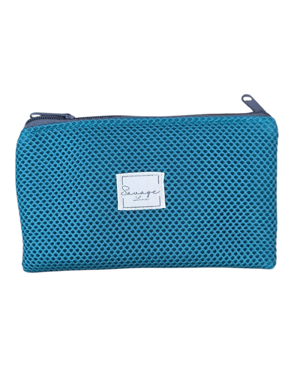 Monedero doble SAVAGE LINE en color petróleo con tejido exterior 3D y etiqueta de marca frontal