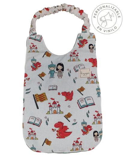 Babero Montessori SAVAGE LINE de algodón orgánico con estampado de dragones y castillos y cuello elástico ajustable