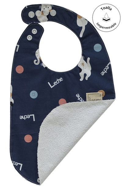 Babero evolutivo SAVAGE LINE azul marino con estampado de gatitos, algodón suave y rizo impermeable ajustable