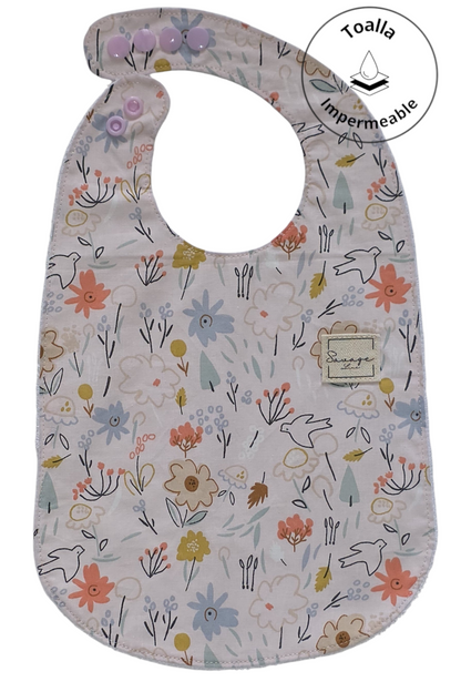 Babero evolutivo SAVAGE LINE modelo Pajarito Libre con estampado floral y de aves en tonos pastel sobre algodón suave