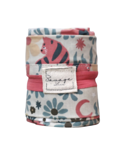 Bolsa plegable artesanal SAVAGE LINE de popelín con estampado de gatos, flores y lunas en tonos pastel, talla S.
