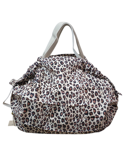 Bolsa plegable SAVAGE LINE estilo japonés con estampado de leopardo, fabricada en popelín resistente y asas de algodón.