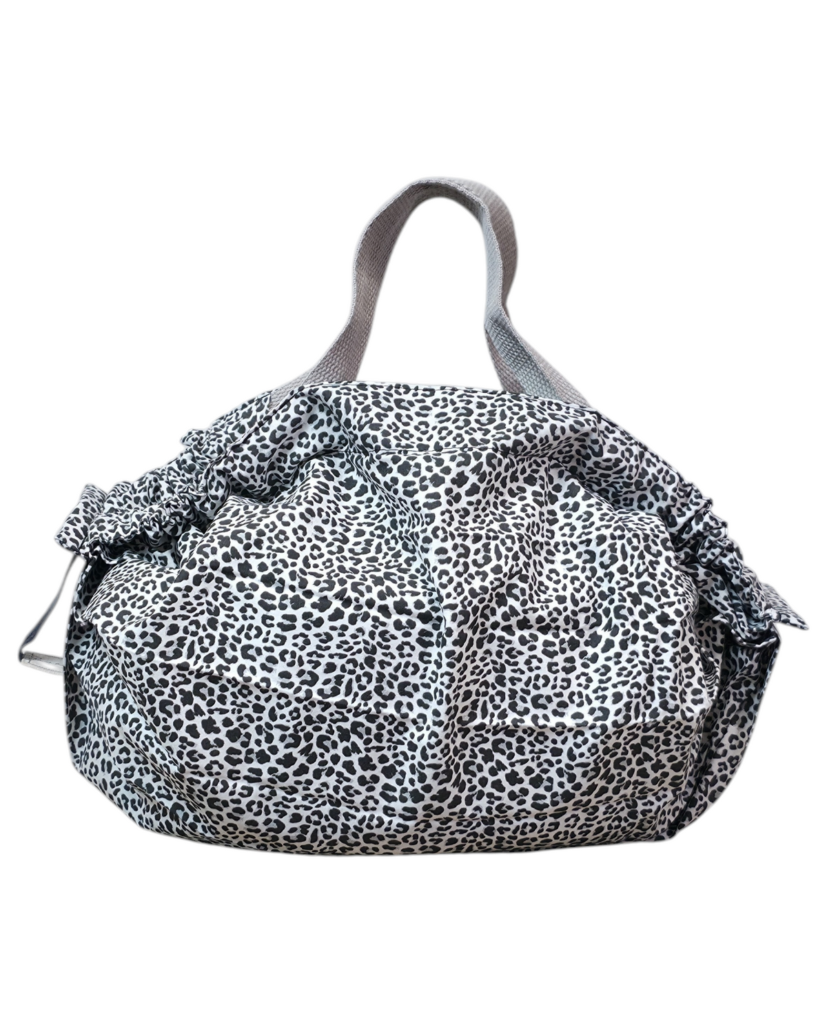 Bolsa plegable SAVAGE LINE estilo japonés con estampado de leopardo negro y asas de algodón sobre mesa de madera
