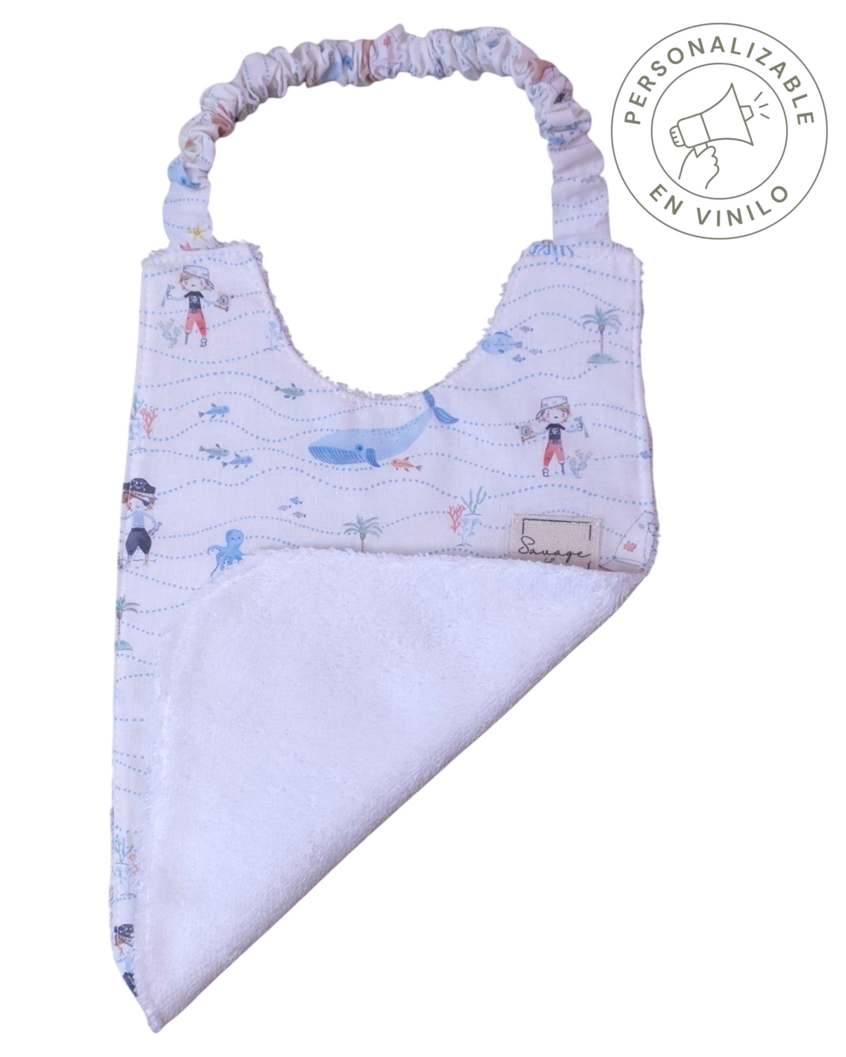 Babero Montessori SAVAGE LINE de algodón orgánico con estampado de piratas y reverso de rizo de bambú antibacteriano